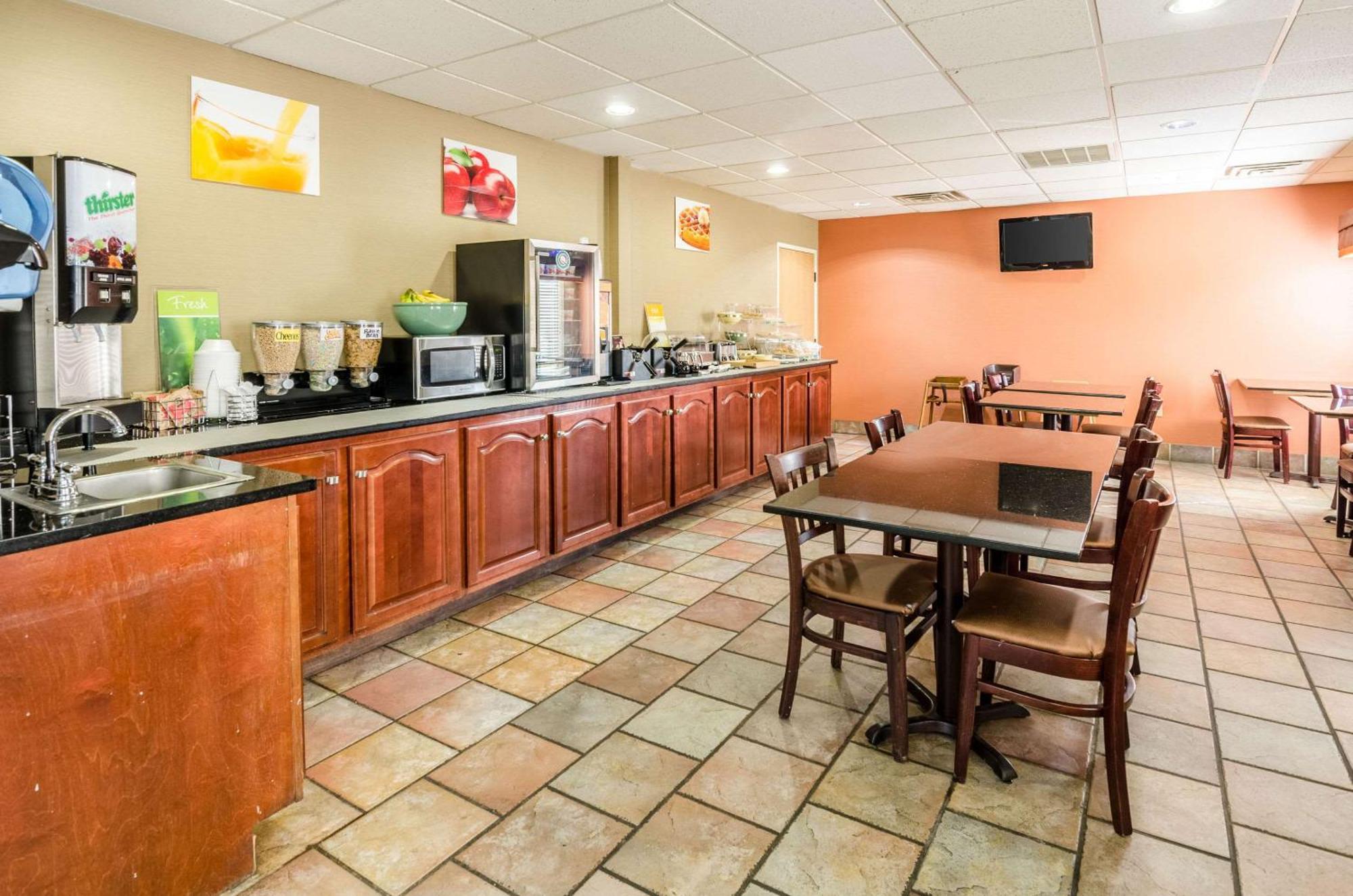 Spark By Hilton Wytheville East Main Street Екстер'єр фото