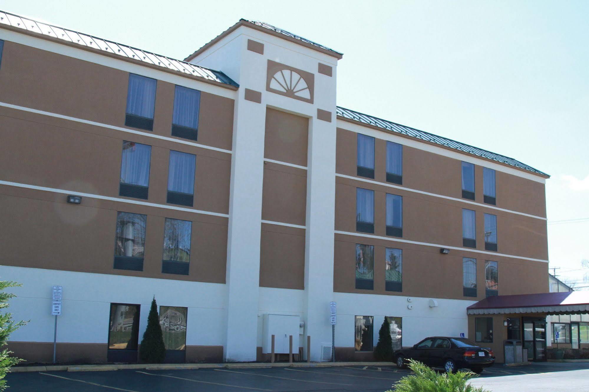 Spark By Hilton Wytheville East Main Street Екстер'єр фото